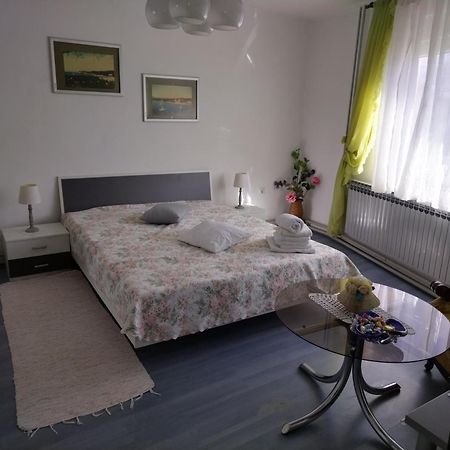 Sobe Za Nocenje Gospic Hotell Exteriör bild