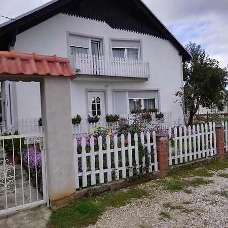 Sobe Za Nocenje Gospic Hotell Exteriör bild
