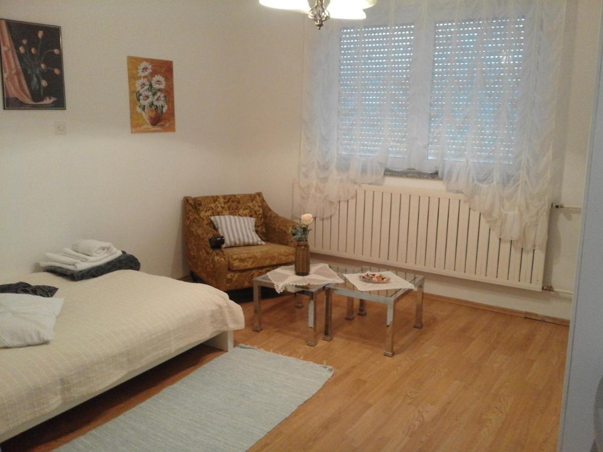 Sobe Za Nocenje Gospic Hotell Exteriör bild