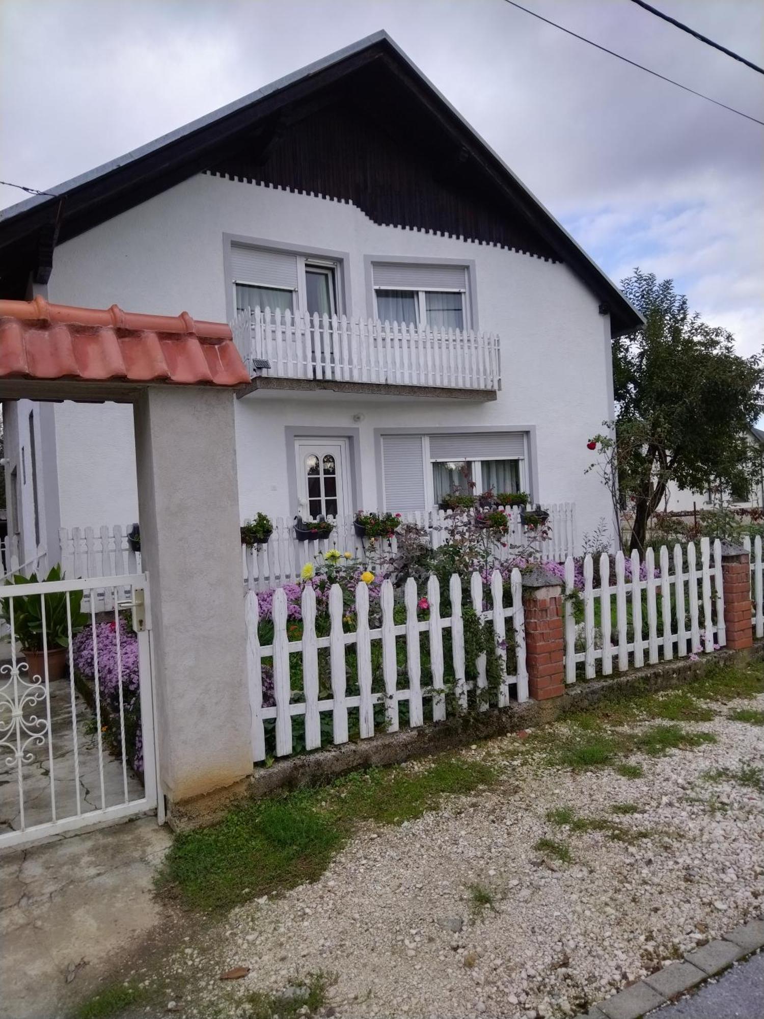 Sobe Za Nocenje Gospic Hotell Exteriör bild